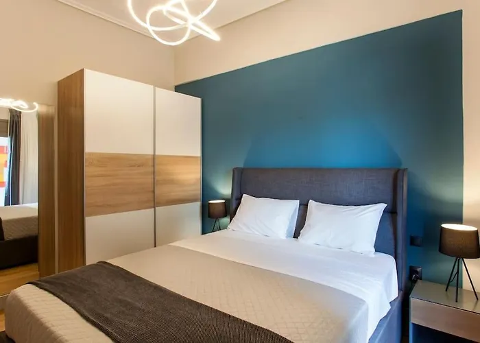 Minimal Loft Art With Sea View Over Heraklion Harbour