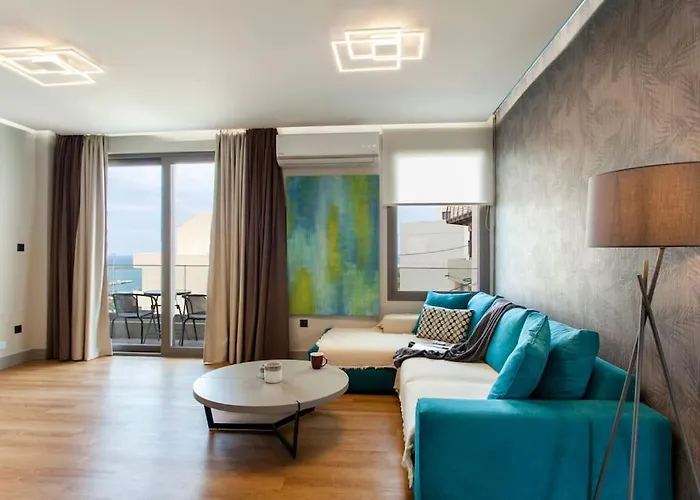 Minimal Loft Art With Sea View Over Heraklion Harbour
