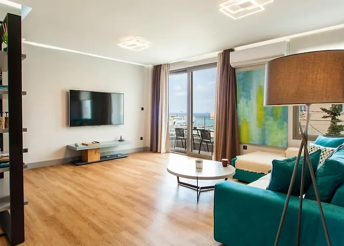 Minimal Loft Art With Sea View Over Heraklion Harbour