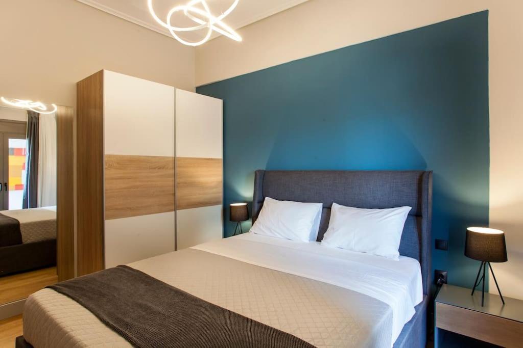 Minimal Loft Art With Sea View Over Harbour Apartment Heraklion (Crete)