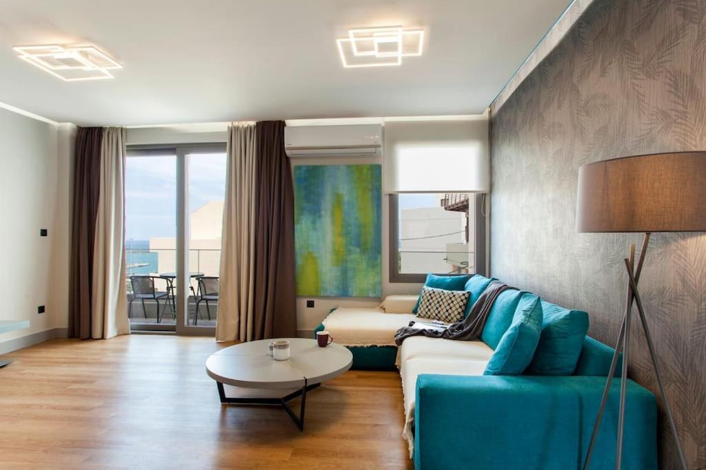 Minimal Loft Art With Sea View Over Harbour Heraklion (Crete)