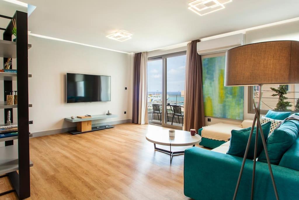 Apartment Minimal Loft Art With Sea View Over Harbour
