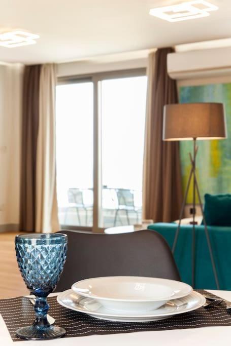 Minimal Loft Art With Sea View Over Harbour * Heraklion (Crete)