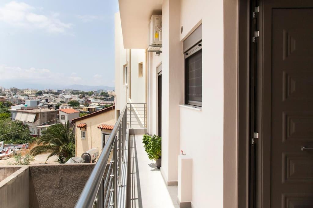 Minimal Loft Art With Sea View Over Harbour Heraklion (Crete)