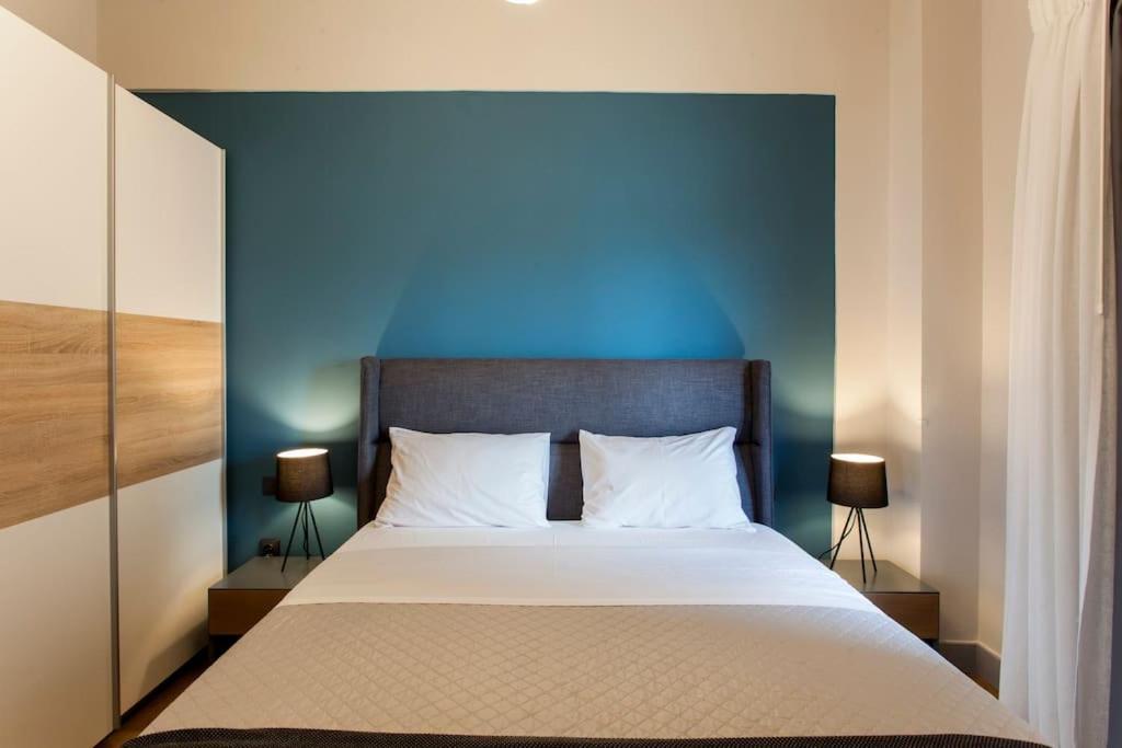 Minimal Loft Art With Sea View Over Harbour * Heraklion (Crete)