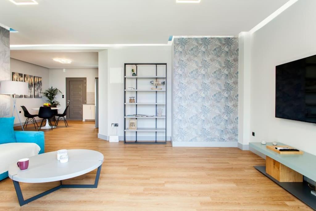 Apartment Minimal Loft Art With Sea View Over Harbour