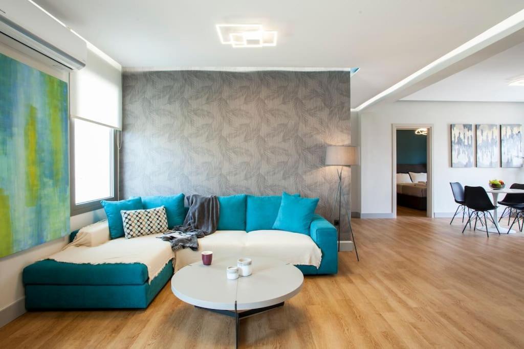 Minimal Loft Art With Sea View Over Harbour